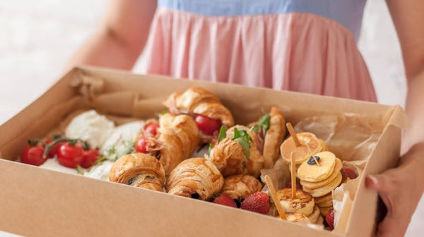 Make Your Next Outdoor Picnic a Breeze With The Best Catering Boxes